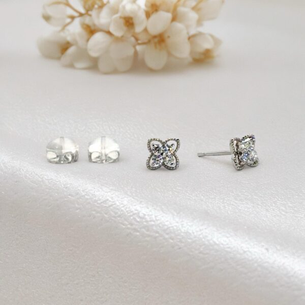 花開く、至高の輝きを耳元に