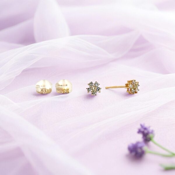 永遠に咲き誇る、耳元の輝き