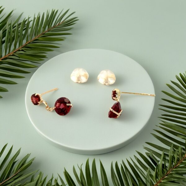 あなたの横顔を美しく彩る、情熱のガーネット。