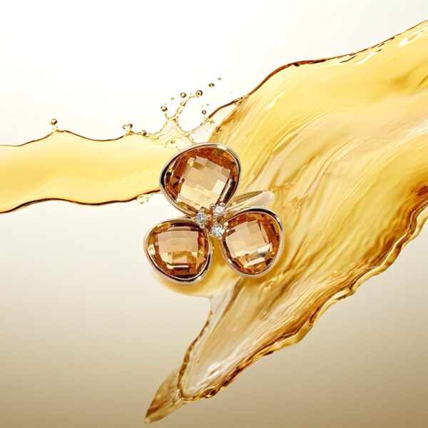 「太陽の光を閉じ込めた、指先に輝くお守り。K18YGシトリンリング」